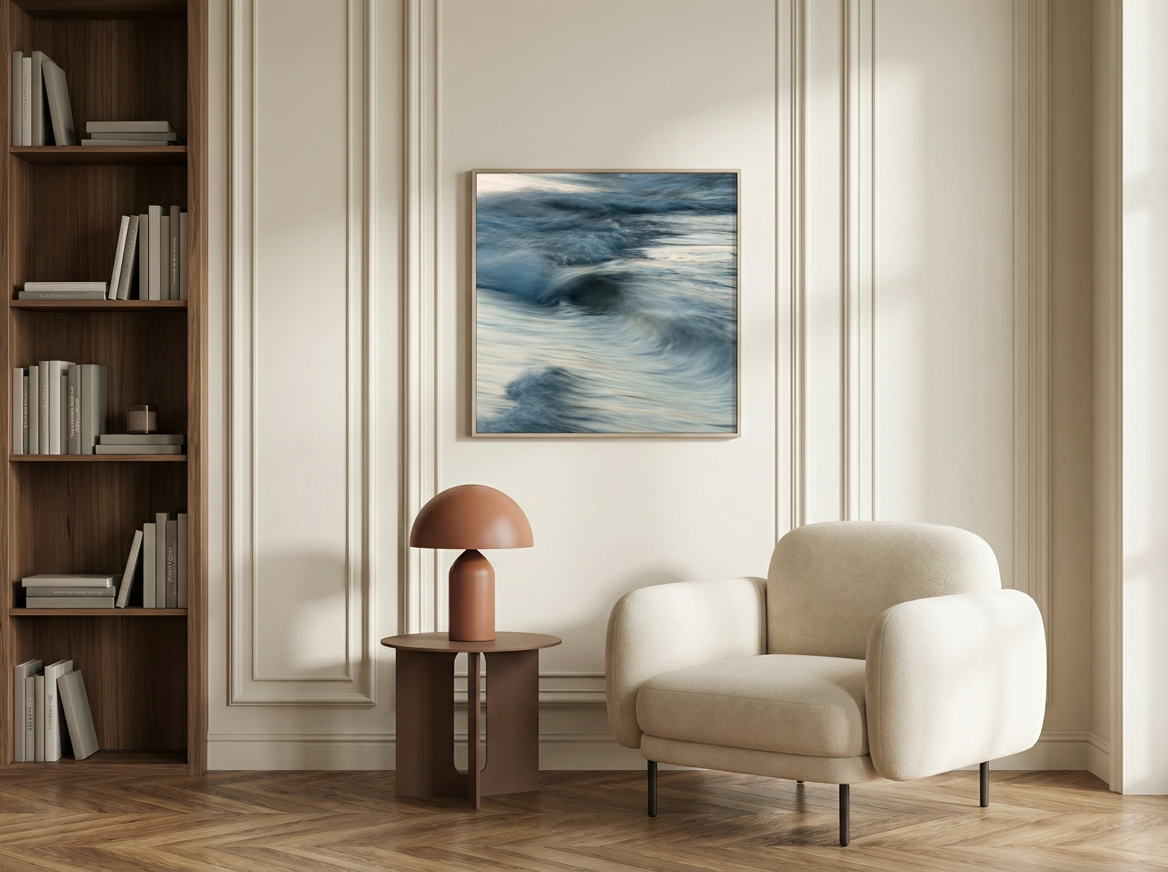 KI-produzierte Interiorvisualisierung: Fotografie als gerahmtes Kunstwerk in einem modernen Wohnraum inszeniert.